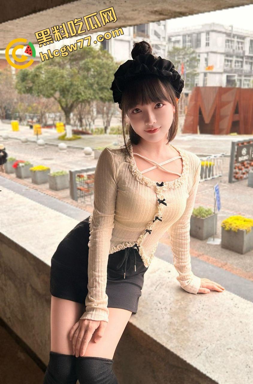 长沙女高『杨娜』白天是人晚上是牲口,被包养后成了舔蛋接精不戴套的高级母狗!