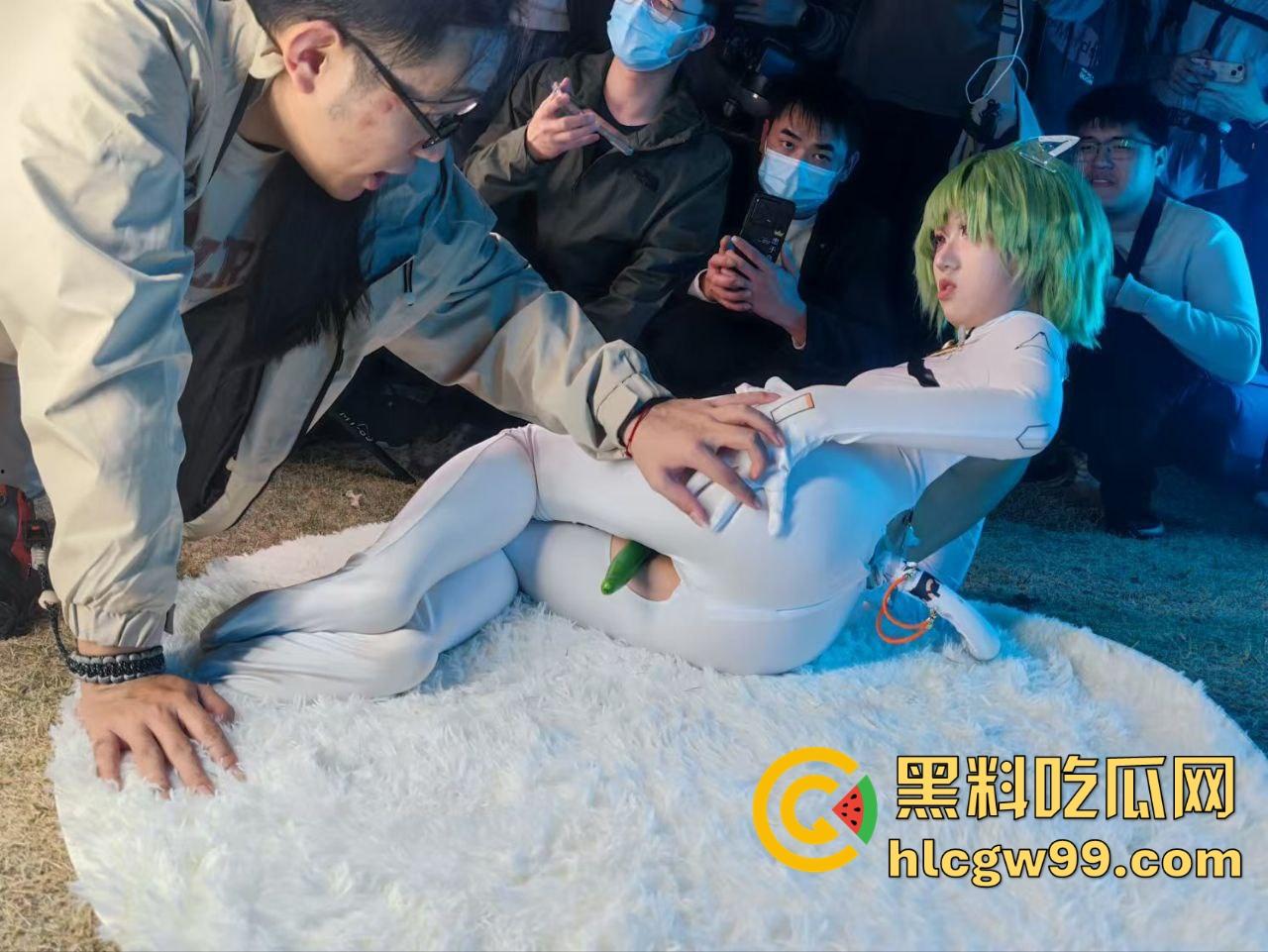 CP漫展前方摄影师发来战报,场外已被福利姬包围,大胆裸漏小穴,这还是国内吗?把我干哪来了?