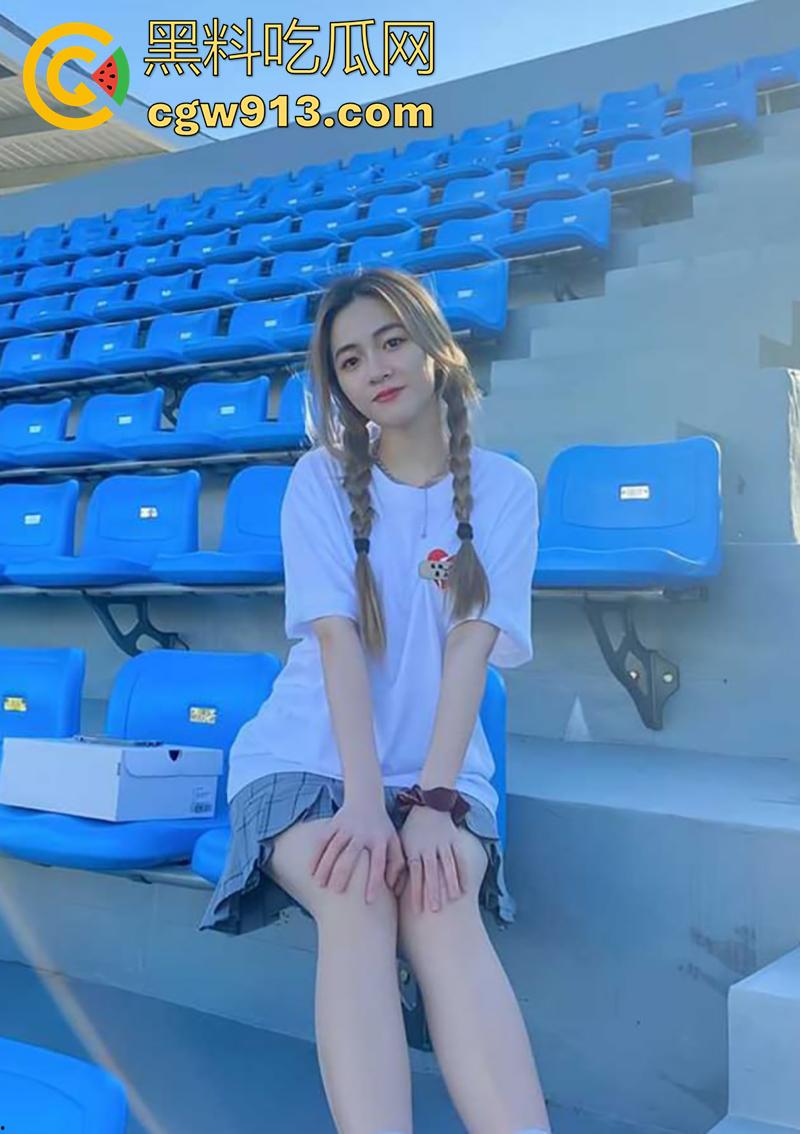 南宁中医药大学清纯学妹【李青青】,身材纤细高挑,美乳饱满硕大,镜前自拍被炮友激情后入,极度淫荡场面火辣!