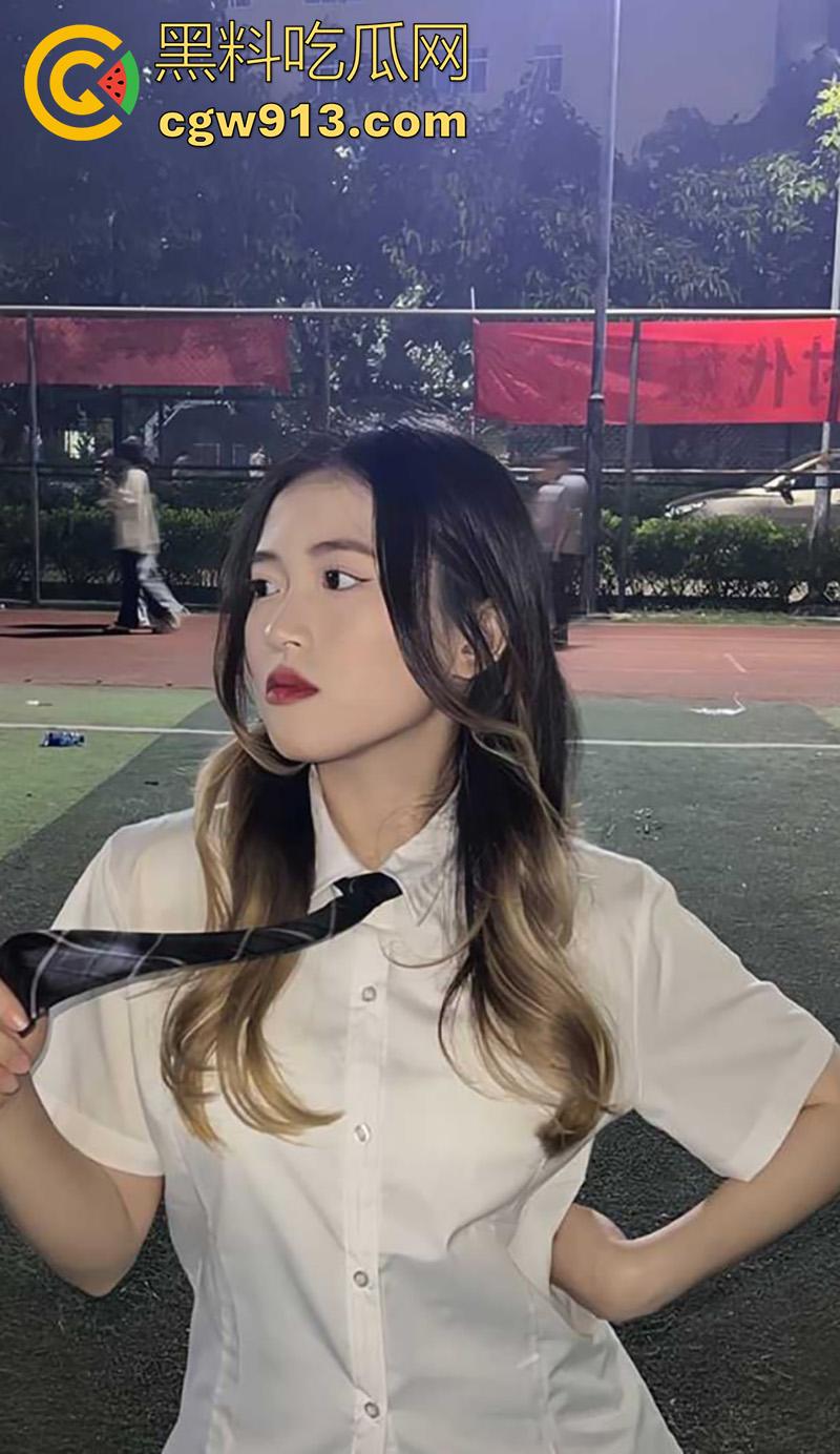 南宁中医药大学清纯学妹【李青青】,身材纤细高挑,美乳饱满硕大,镜前自拍被炮友激情后入,极度淫荡场面火辣!