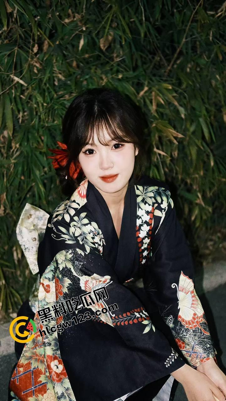 你相信光吗?郑州小婊深夜执行主人的羞耻任务,透明薄睡衣漏点出门,全程走光还舔着嘴说我好兴奋!