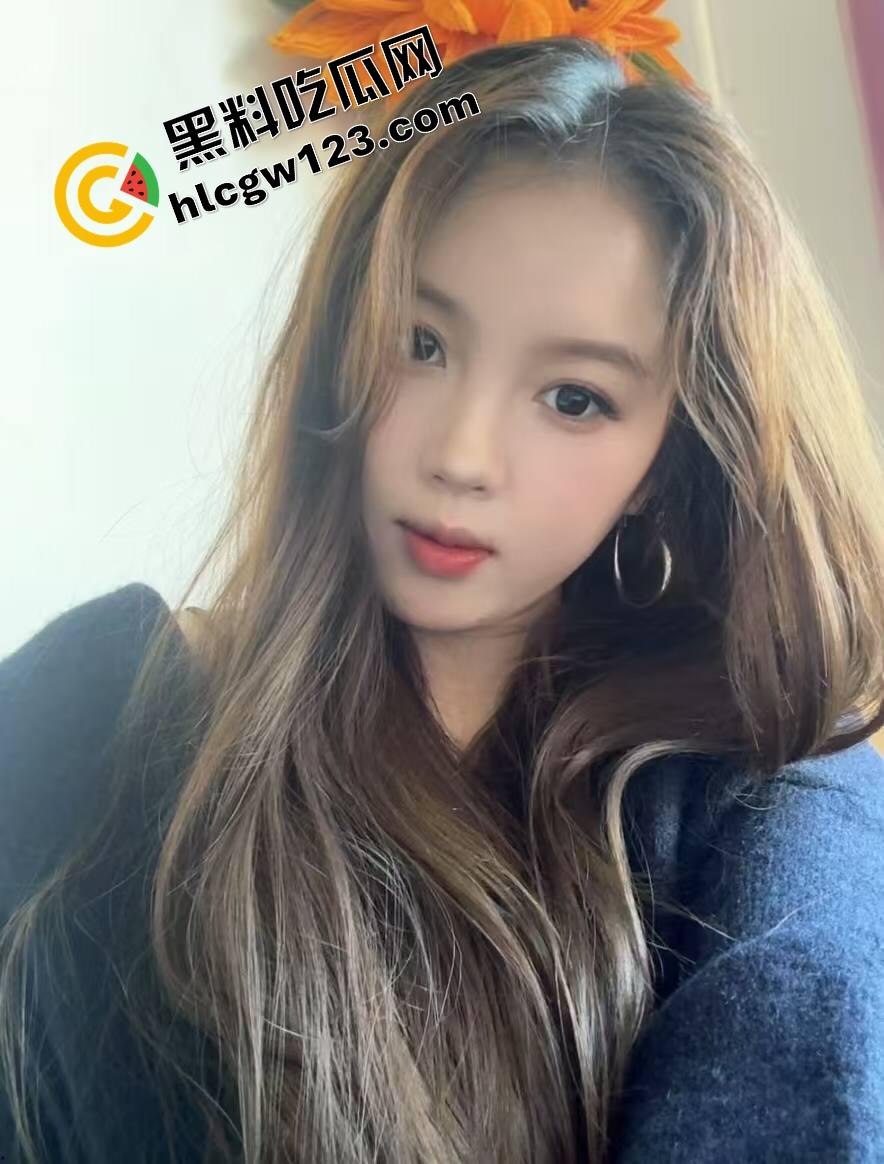 你相信光吗?郑州小婊深夜执行主人的羞耻任务,透明薄睡衣漏点出门,全程走光还舔着嘴说我好兴奋!