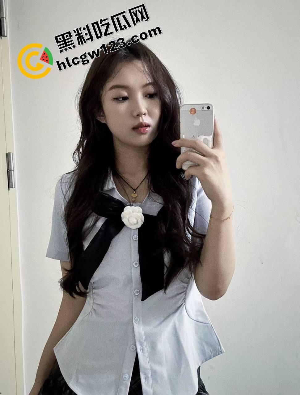 你相信光吗?郑州小婊深夜执行主人的羞耻任务,透明薄睡衣漏点出门,全程走光还舔着嘴说我好兴奋!