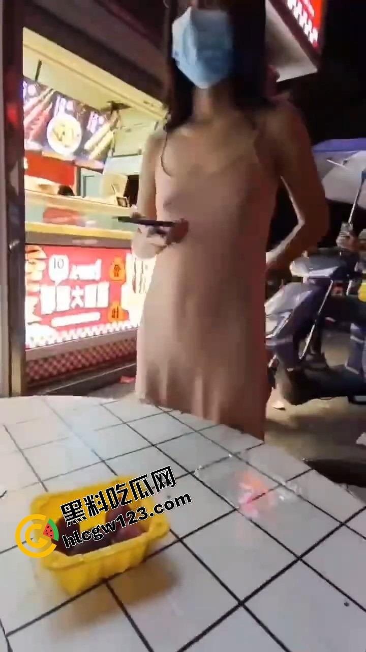 你相信光吗?郑州小婊深夜执行主人的羞耻任务,透明薄睡衣漏点出门,全程走光还舔着嘴说我好兴奋!