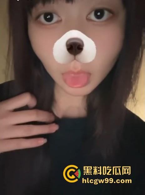 辽宁工商学院极品大三学姐【吴诗芸】给炮友拍裸照被玩腻后曝光,现实中很甜在床很骚。很有撸点!