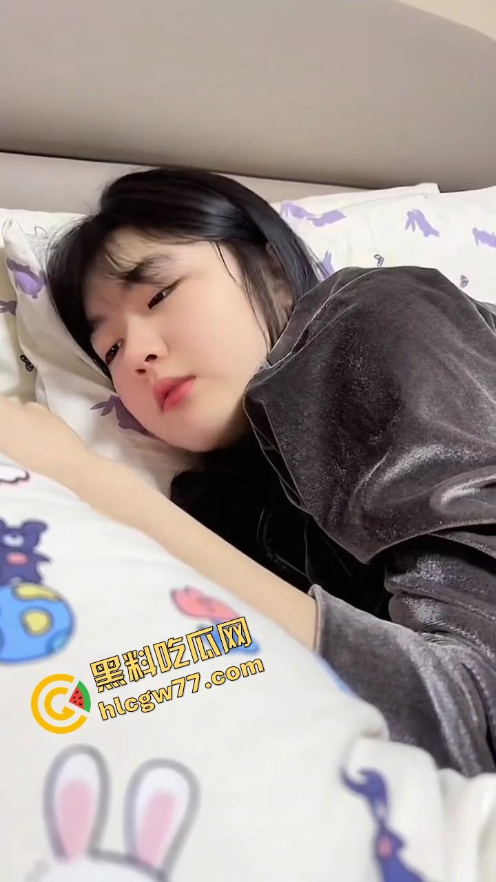 足控晚癌晚期患者现场发疯,明明有骚逼不草,非要拿脚打胶,精液都委屈!