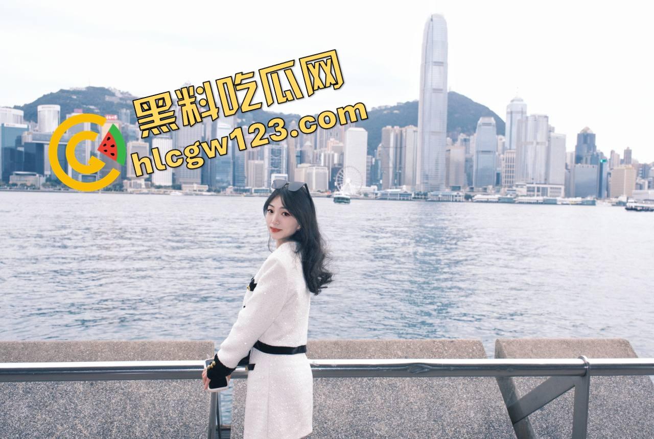 民宿开房无套爆操啪啪啪啪正激烈，换姿势换到发现针孔摄像头，女的还没高潮，摄像头先翻车！