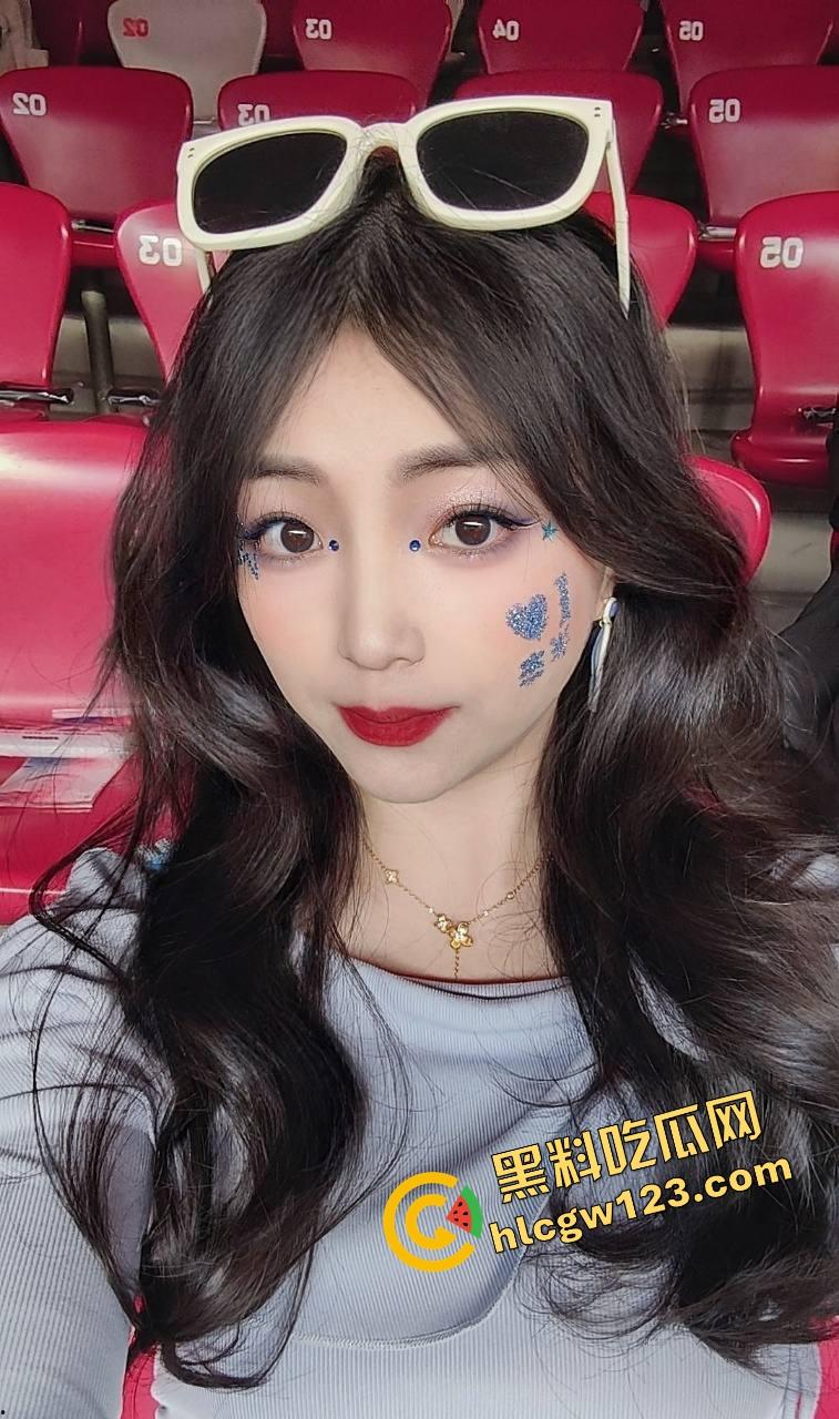 民宿开房无套爆操啪啪啪啪正激烈,换姿势换到发现针孔摄像头,女的还没高潮,摄像头先翻车!