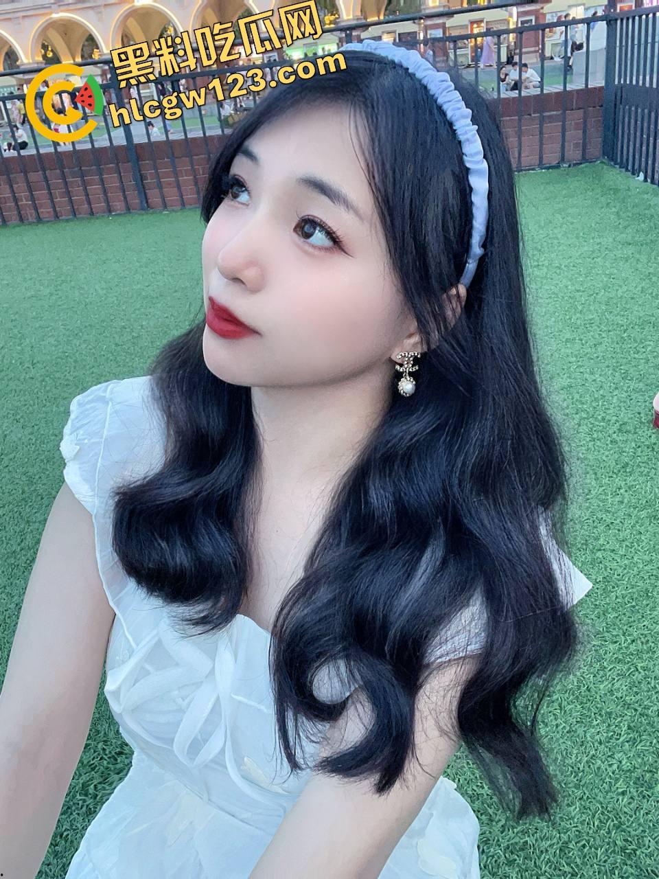 民宿开房无套爆操啪啪啪啪正激烈,换姿势换到发现针孔摄像头,女的还没高潮,摄像头先翻车!