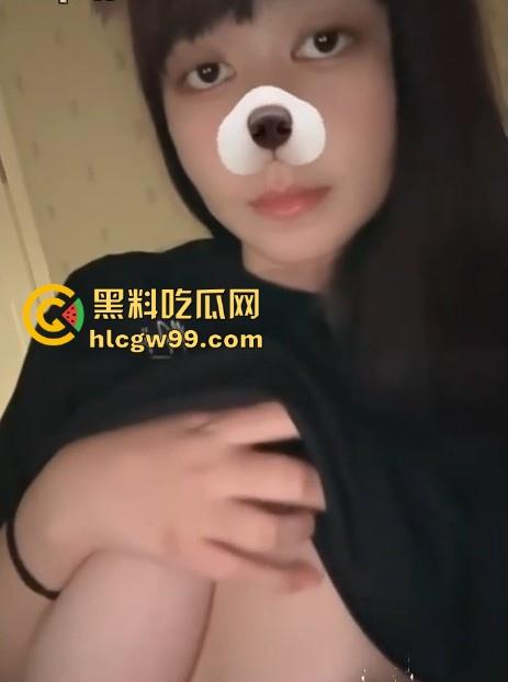 辽宁工商学院极品大三学姐【吴诗芸】给炮友拍裸照被玩腻后曝光,现实中很甜在床很骚。很有撸点!