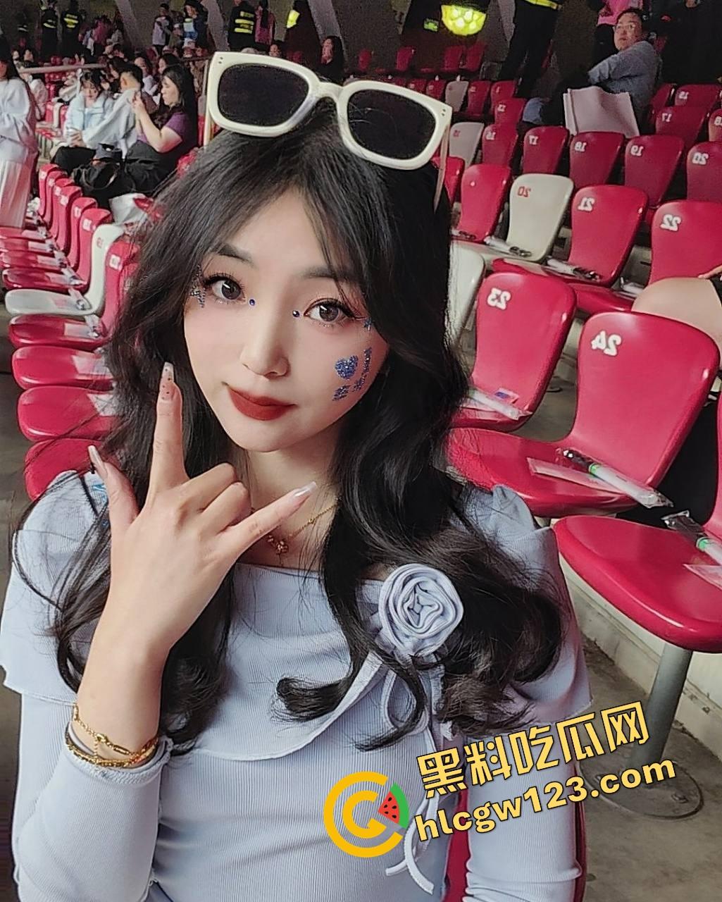 民宿开房无套爆操啪啪啪啪正激烈,换姿势换到发现针孔摄像头,女的还没高潮,摄像头先翻车!