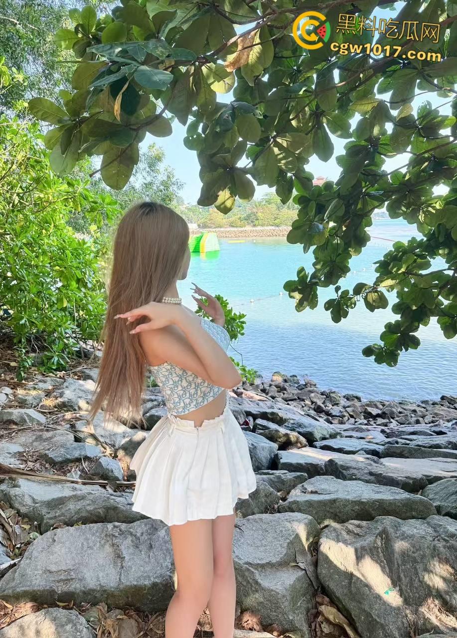 清纯小美女【沈佳惠】蕾丝制服,完美颜值肤白如雪,床上骚浪口交肉棒,女上骑乘翘臀摇曳,无套狂插精液射嘴!