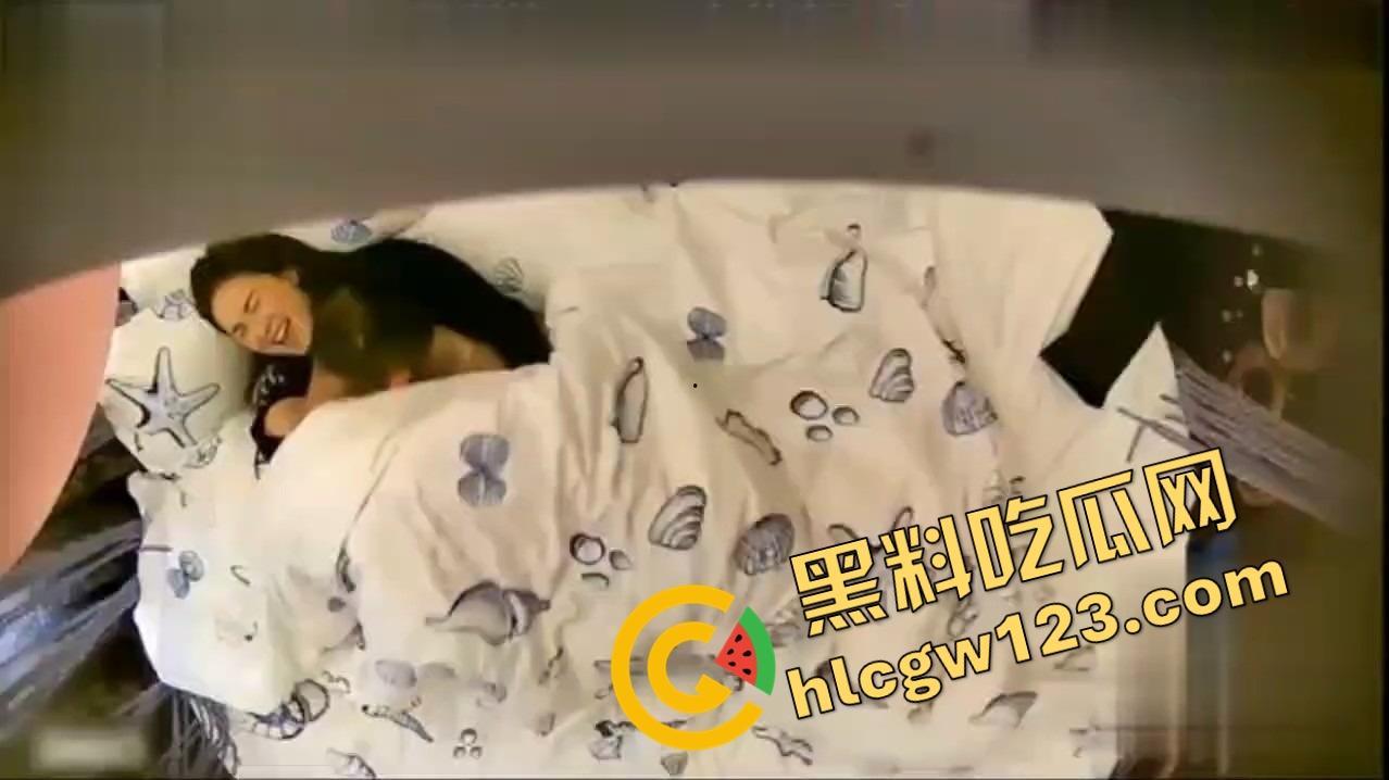 民宿开房无套爆操啪啪啪啪正激烈,换姿势换到发现针孔摄像头,女的还没高潮,摄像头先翻车!