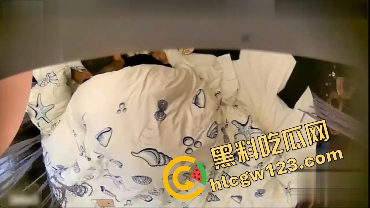 民宿开房无套爆操啪啪啪啪正激烈,换姿势换到发现针孔摄像头,女的还没高潮,摄像头先翻车!