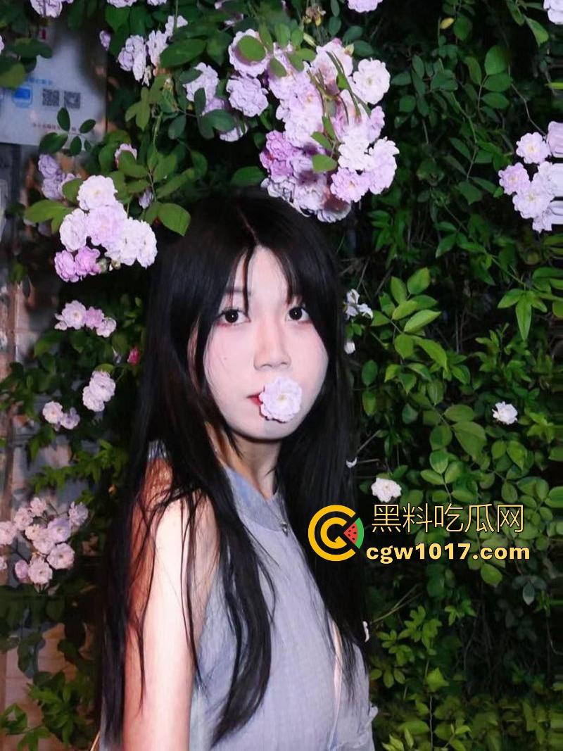 湖北师范大学萝莉学妹【温琬玲】反差跪床深喉口爆,狗链牵引翘臀后入爆操,与男友性爱视频曝光泄露!