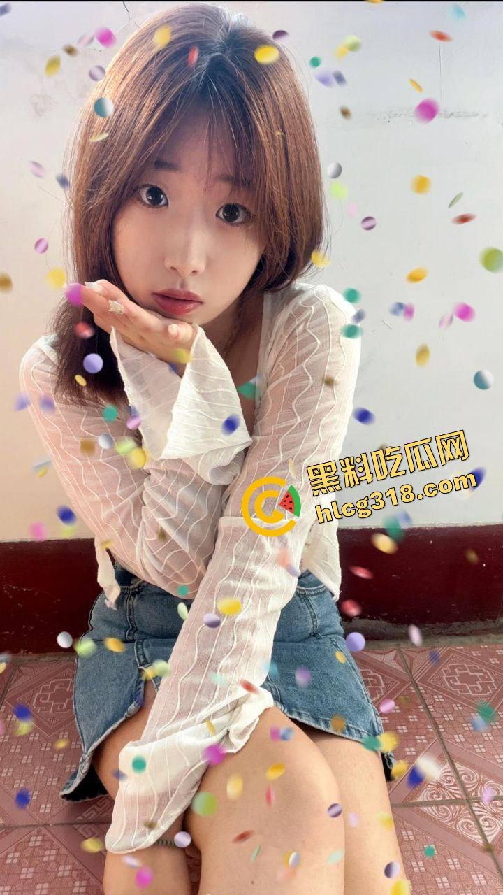 学生妹被金主包养玩成群交机器，3P起步5P封顶，钱到位随便上，有钱就能多人乱斗男友顶着绿帽加入！