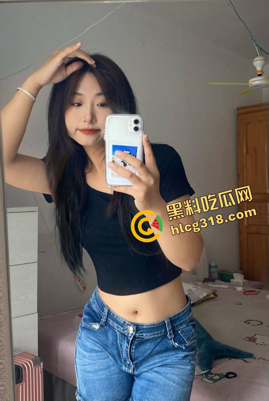 学生妹被金主包养玩成群交机器,3P起步5P封顶,钱到位随便上,有钱就能多人乱斗男友顶着绿帽加入!