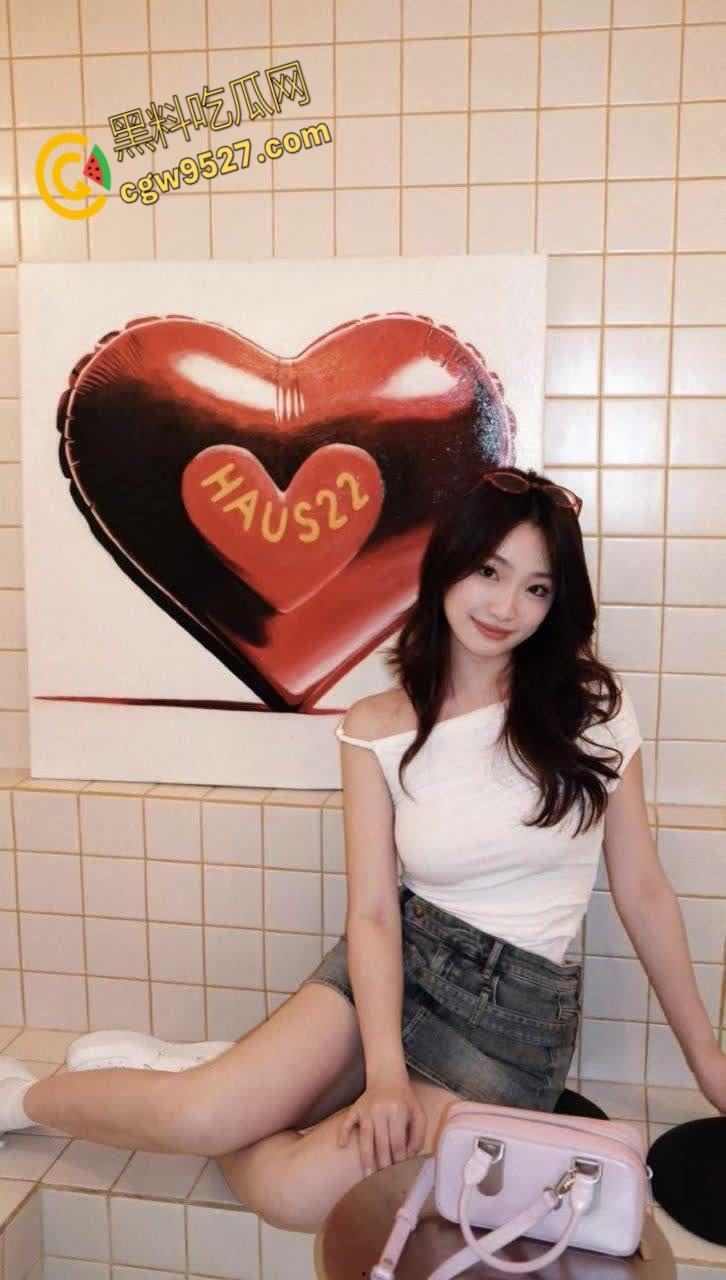 浙江艺术职业学院嫩妹【曹颖】，异地恋骚穴难耐，出轨偷情宝马富哥，高跟鞋站立后入，绝美翘臀完美炮架！