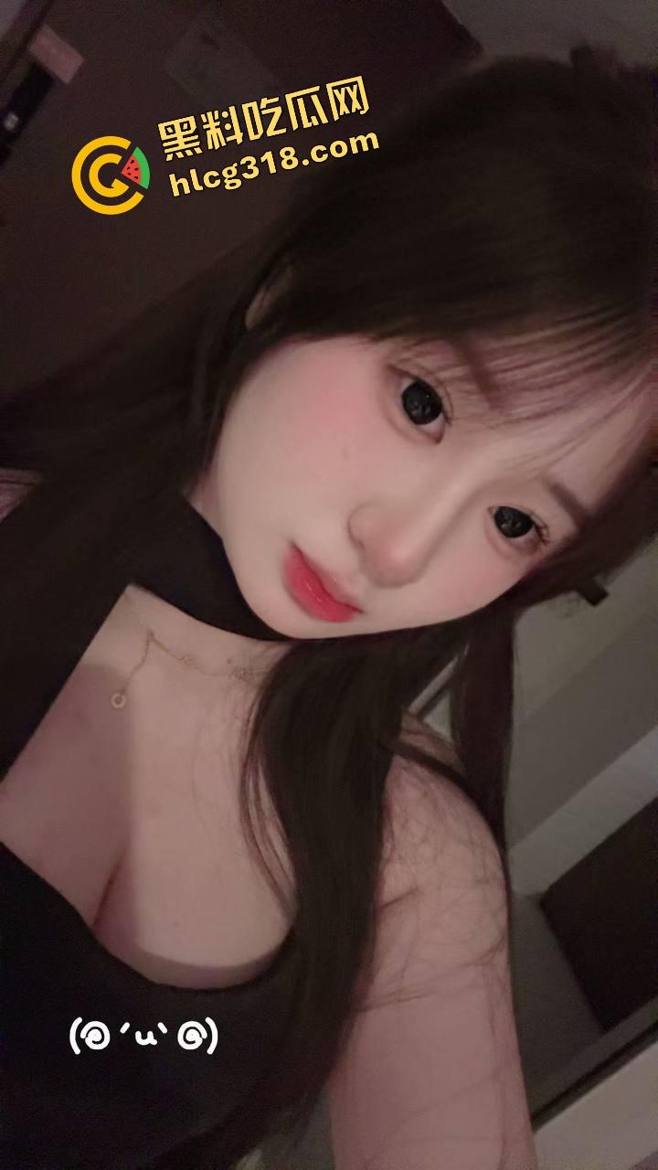 学生妹被金主包养玩成群交机器,3P起步5P封顶,钱到位随便上,有钱就能多人乱斗男友顶着绿帽加入!