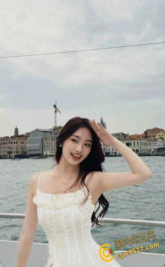 浙江艺术职业学院嫩妹【曹颖】,异地恋骚穴难耐,出轨偷情宝马富哥,高跟鞋站立后入,绝美翘臀完美炮架!