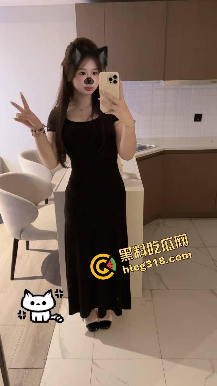 学生妹被金主包养玩成群交机器,3P起步5P封顶,钱到位随便上,有钱就能多人乱斗男友顶着绿帽加入!