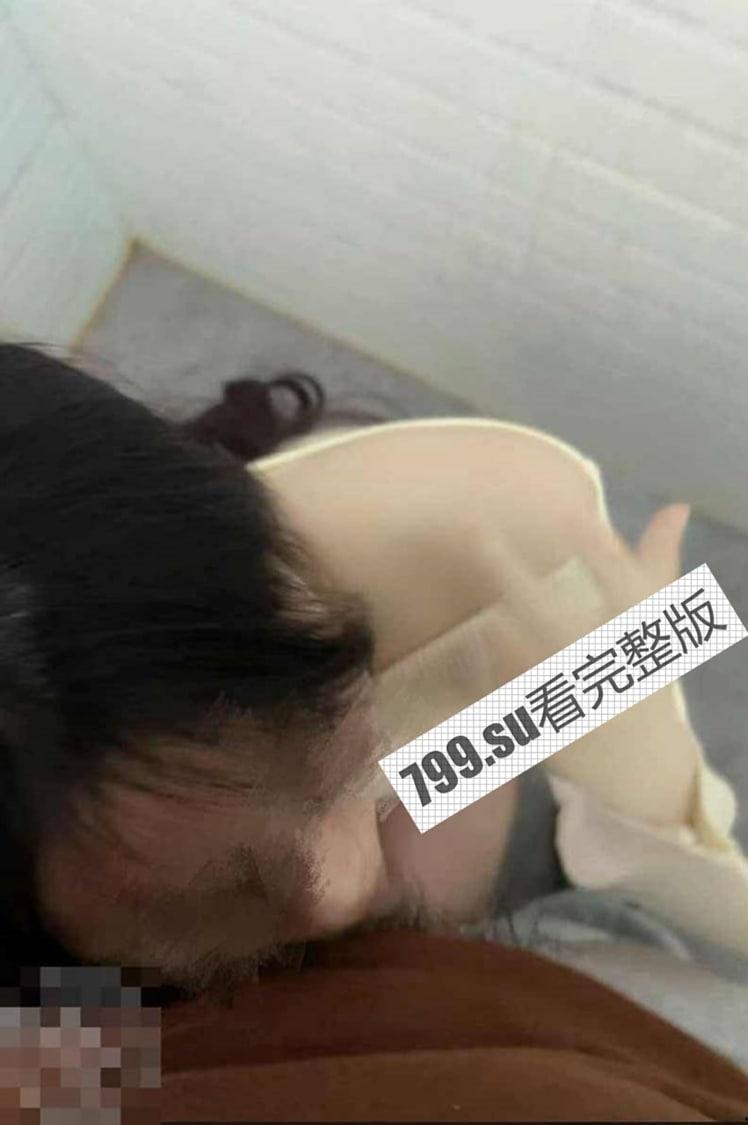 痴迷姐弟恋 【姐姐的小飞棍】 外面全是亲戚 我兽性大发把姐姐按在厕所爆菊