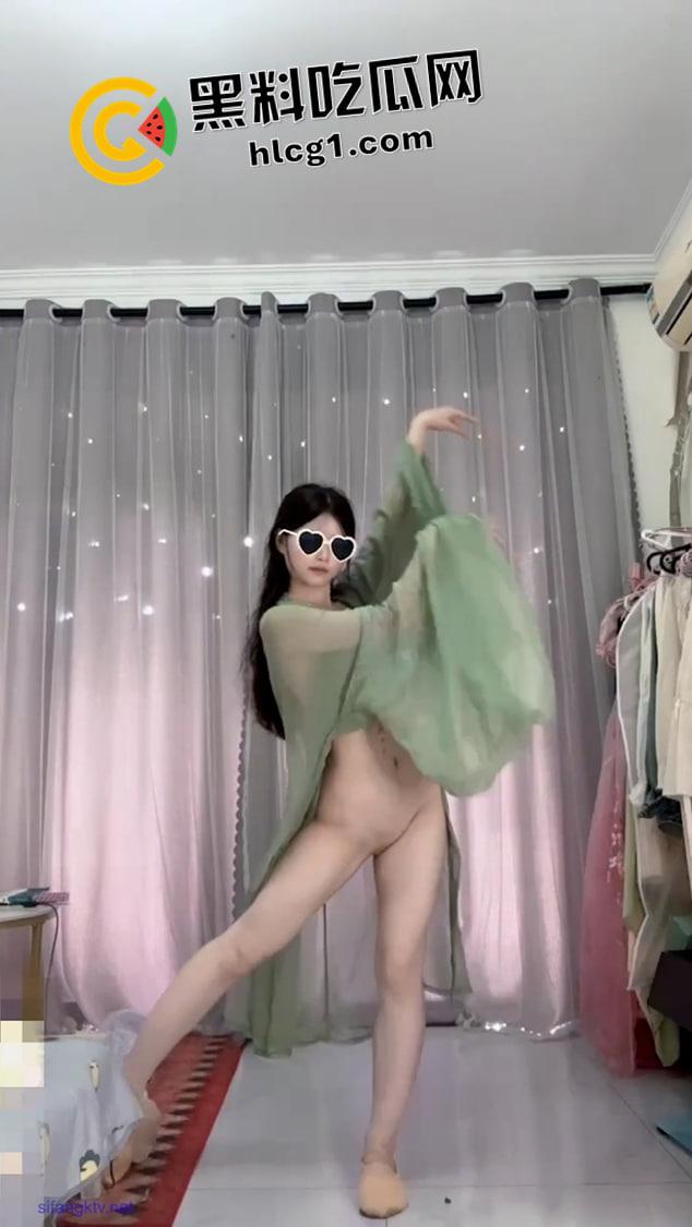 抖音女大学生榜一定制 抖音风裸舞 舞蹈生节奏甩乳豆逼 特写镜头完美展示 删号跑路 稀缺资源合集