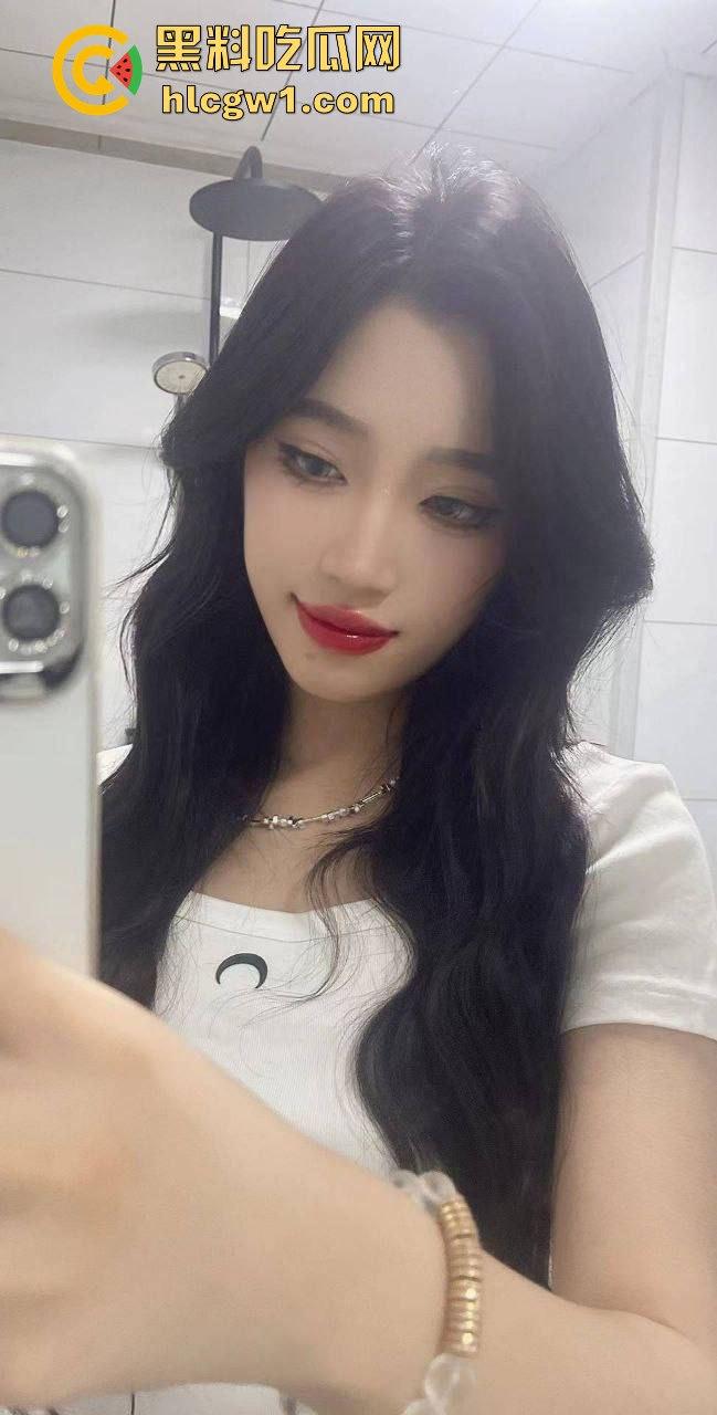 济南艺术学院大三御姐【蒋思】到处撩骚 发骚穴照给别人挂校园墙上还不知悔改!