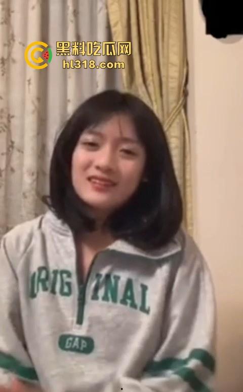 湖南工商职业学院【刘若云】和男友视频裸聊被录屏泄露!粉嫩的逼逼直怼镜头,双指狂扣骚穴!