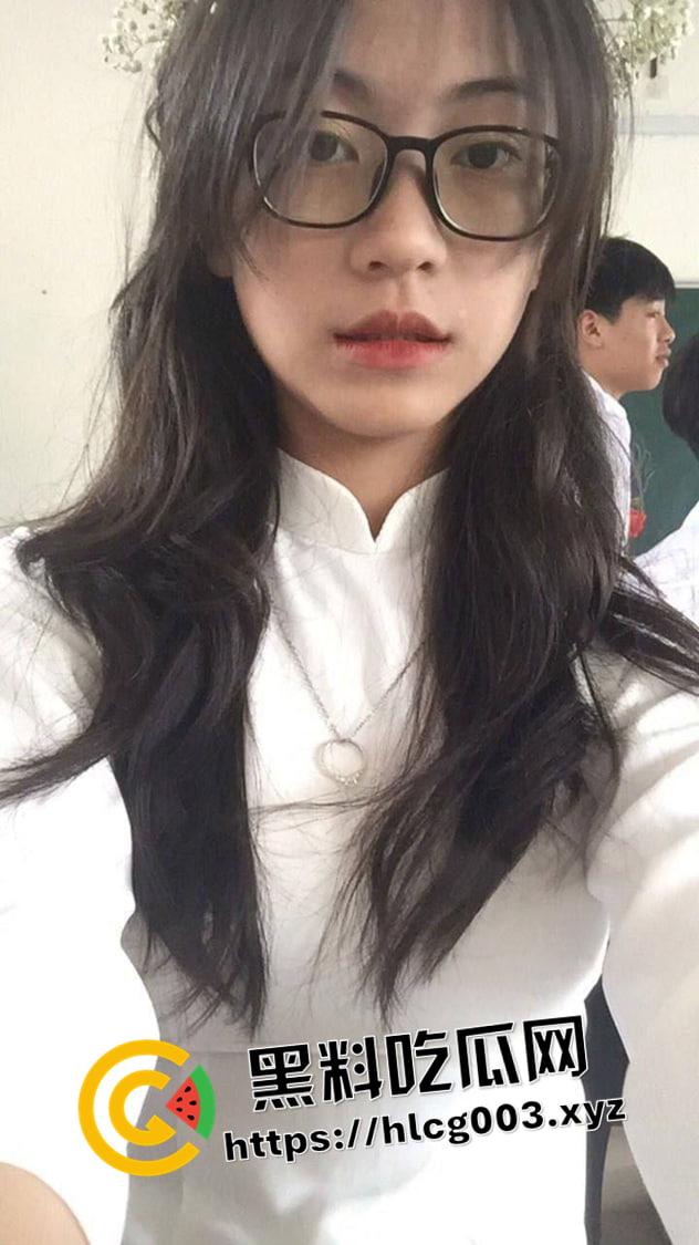 反差越南高中妹 胡志明中学学霸妹子和男友视频自慰被曝光 脱了校服竟然这么骚