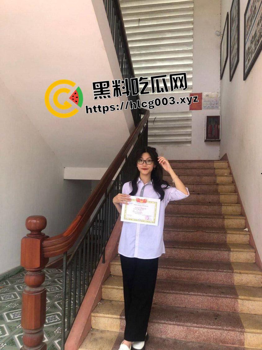 反差越南高中妹 胡志明中学学霸妹子和男友视频自慰被曝光 脱了校服竟然这么骚