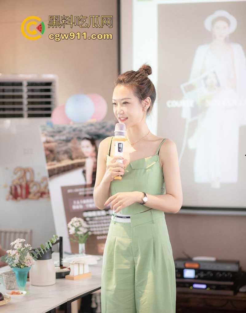 深圳化妆品老板娘【林晴甜】饥渴人妻包男小三释放欲望,脸穴同框淫骚自慰,这种年纪老虎都能榨干!