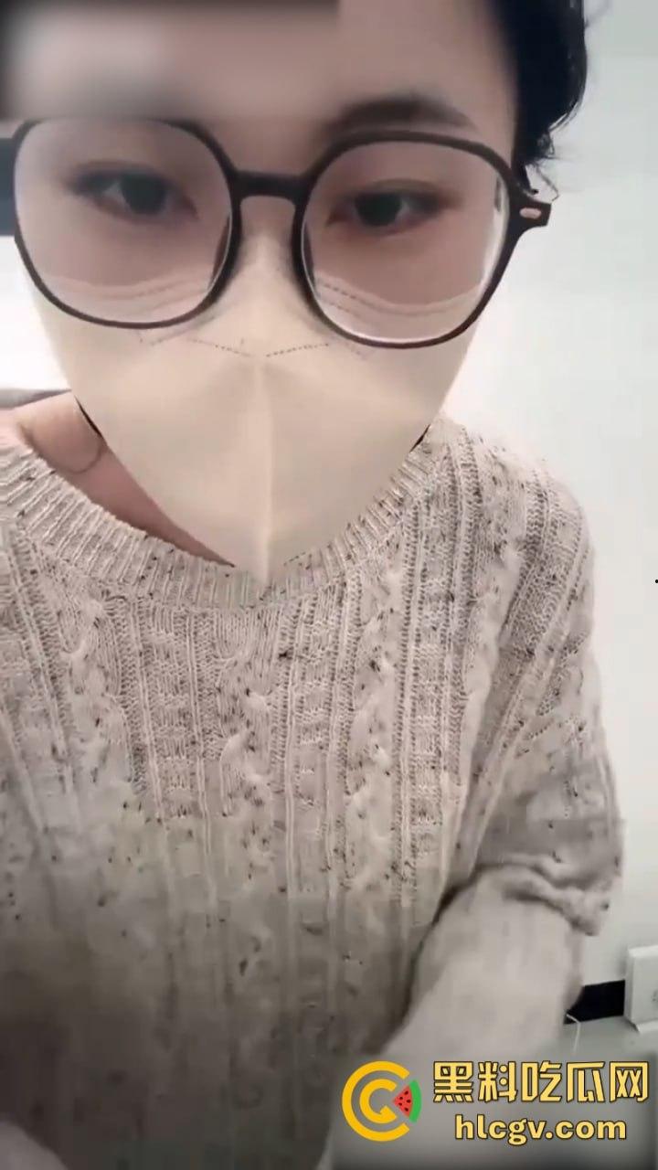 女主播【娇娇】真空献逼示范自动肉棒单车 淫水白浆直播间秒封禁