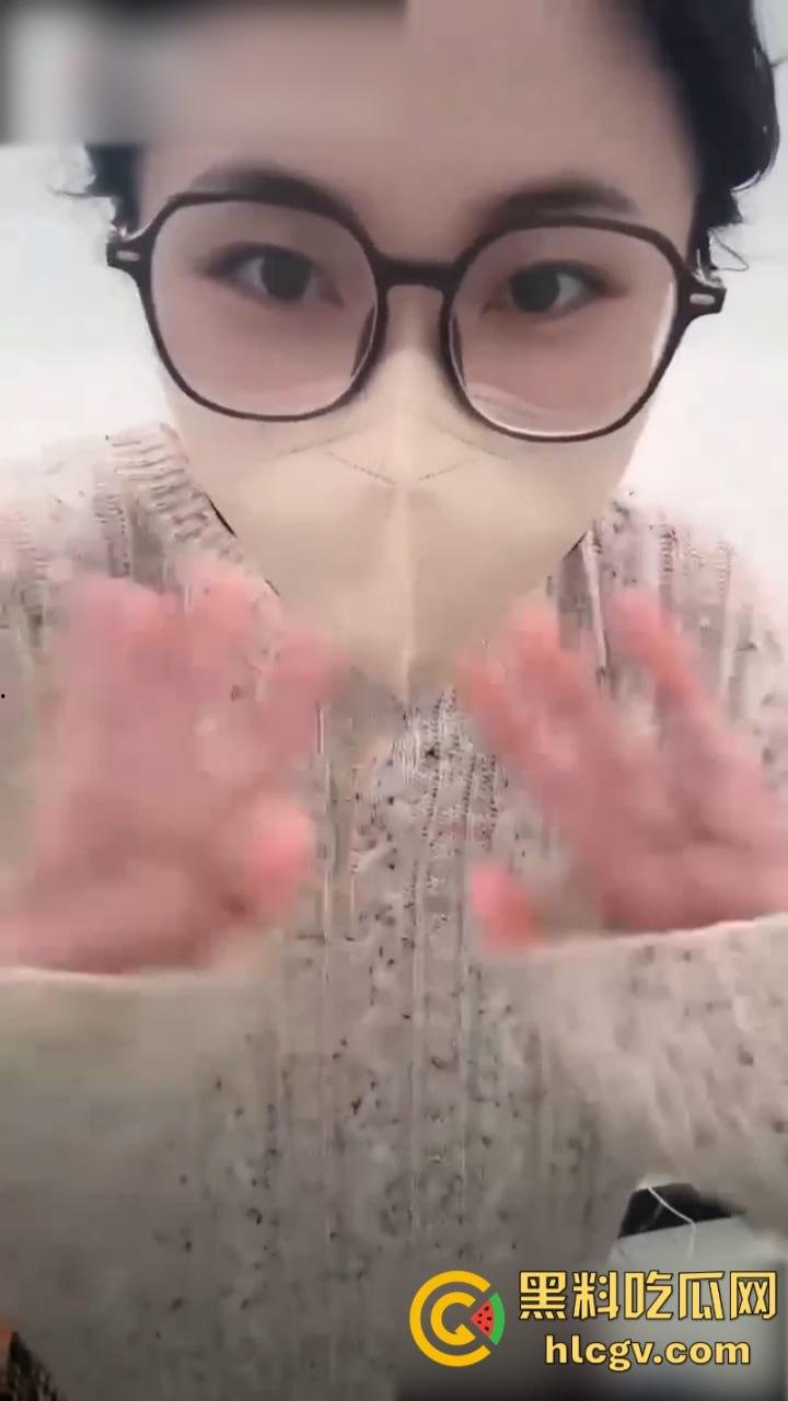 女主播【娇娇】真空献逼示范自动肉棒单车 淫水白浆直播间秒封禁