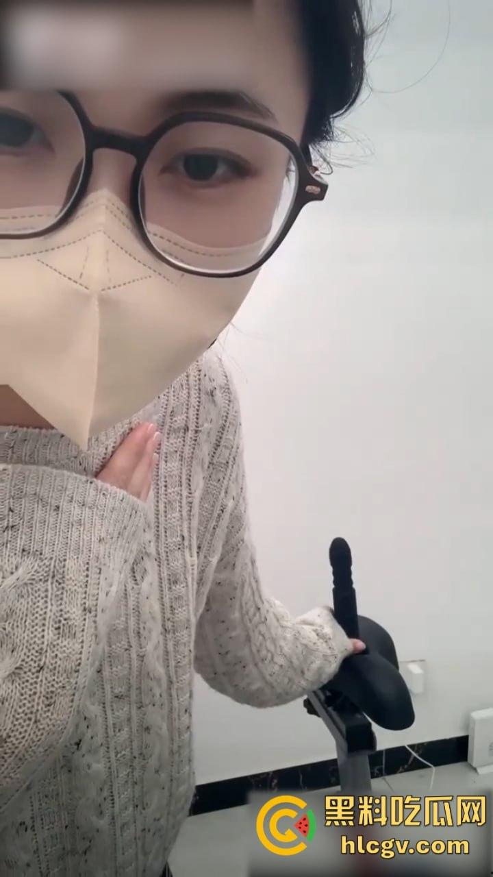 女主播【娇娇】真空献逼示范自动肉棒单车 淫水白浆直播间秒封禁