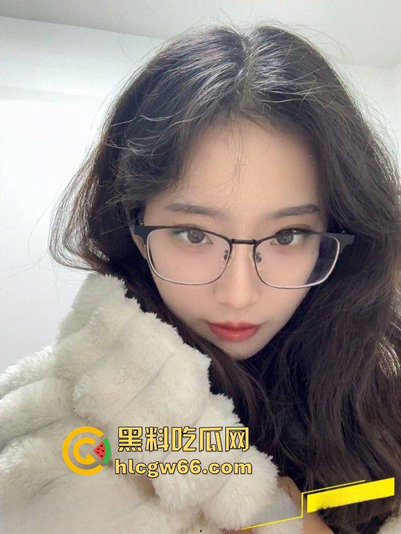 极品绿帽奴贡献娇妻 大屌单男从室内到走廊 绿帽老公欣赏全程兴奋不已 淫妻彻底沦为他人精盆！