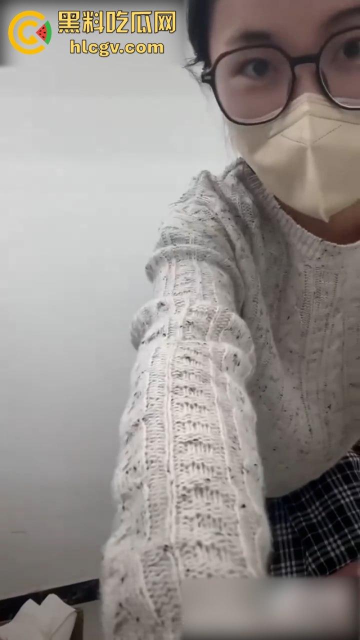 女主播【娇娇】真空献逼示范自动肉棒单车 淫水白浆直播间秒封禁