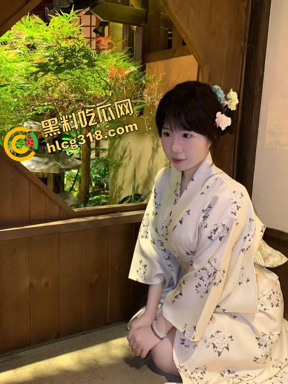 少妇大战硬不起来的弹力牛子，全程像在玩充气面条，玩了一整晚愣是没插进去，橡胶果实附体也太离谱了！