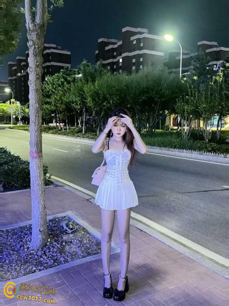 浙江广播电视大学【马昕悦】极品学生妹性爱视频流出,出租屋给男友口交深喉,后入爆操尖叫连连!