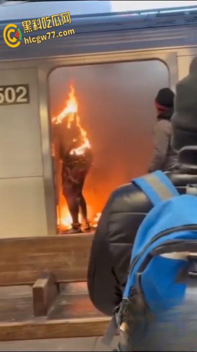 纽约地铁炼狱,危地马拉移民【塞巴蒂奥·萨佩塔 】纵火烧死女子,冷眼玩火震慑人性深渊!