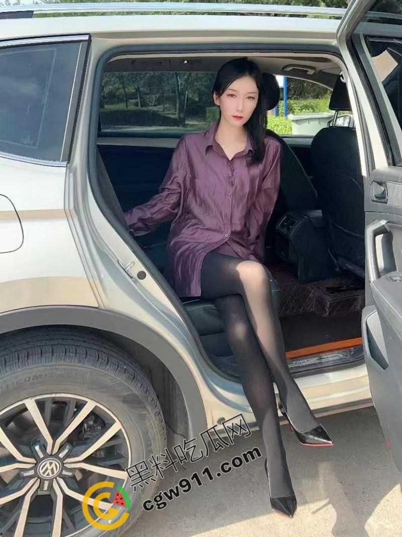 海角大神真实姐弟乱伦历程!回程路上车里跳蛋自慰疯狂勾引,大屌猛操姐姐小嘴,内射喉咙深处