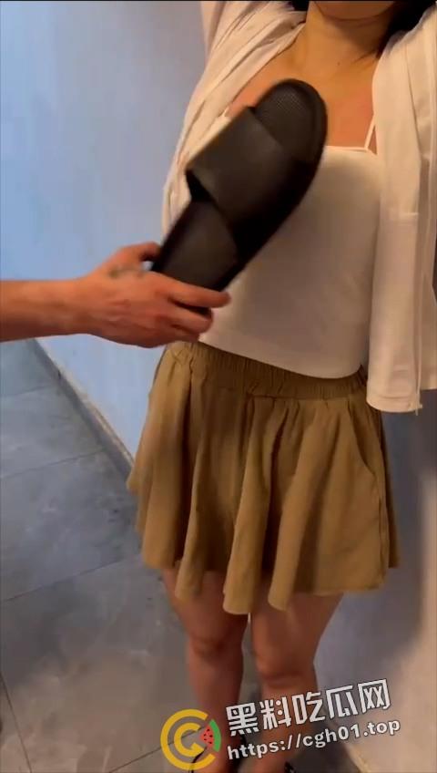 虐胸纯享版！拖鞋打胸 越打越红 小姐姐撕心裂肺的叫声 这乳腺都要打烂了吧