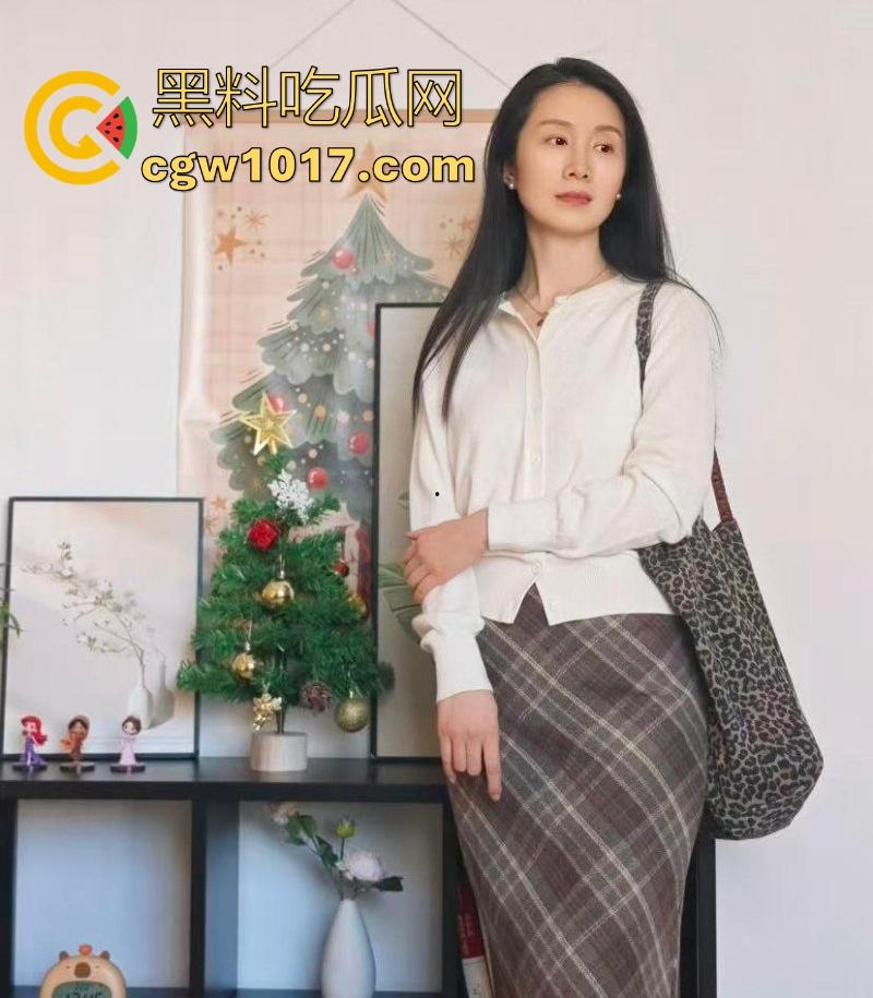 跟大嫂的刺激偷情，后入式暴操嫂子肥臀，嫂子爽到在前面大声的叫着直喊姐夫，这身材操起来真爽！