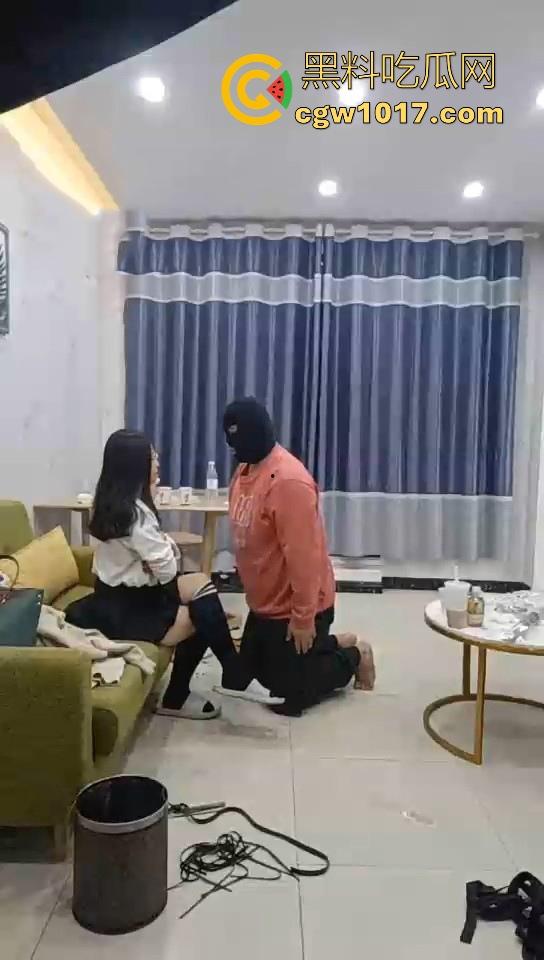 不良小妹调教自己的肥宅男奴,暴力美学性爱,舔鞋舔脚都是基本操作,小胖狗乖乖的听话只为得到女主人的怜悯!