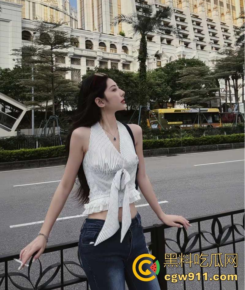 约炮北京气质御姐【周薇薇】激情约会后脱衣探讨,深喉舔屌口水拉丝,大屌无套爆操白虎嫩穴,淫水泛滥!