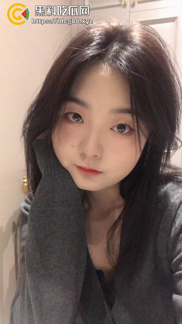 西南民族学院大二微胖妹【汪云】开学就成学长母狗,口交后入伺候得飞起,结果只是学长的玩物!