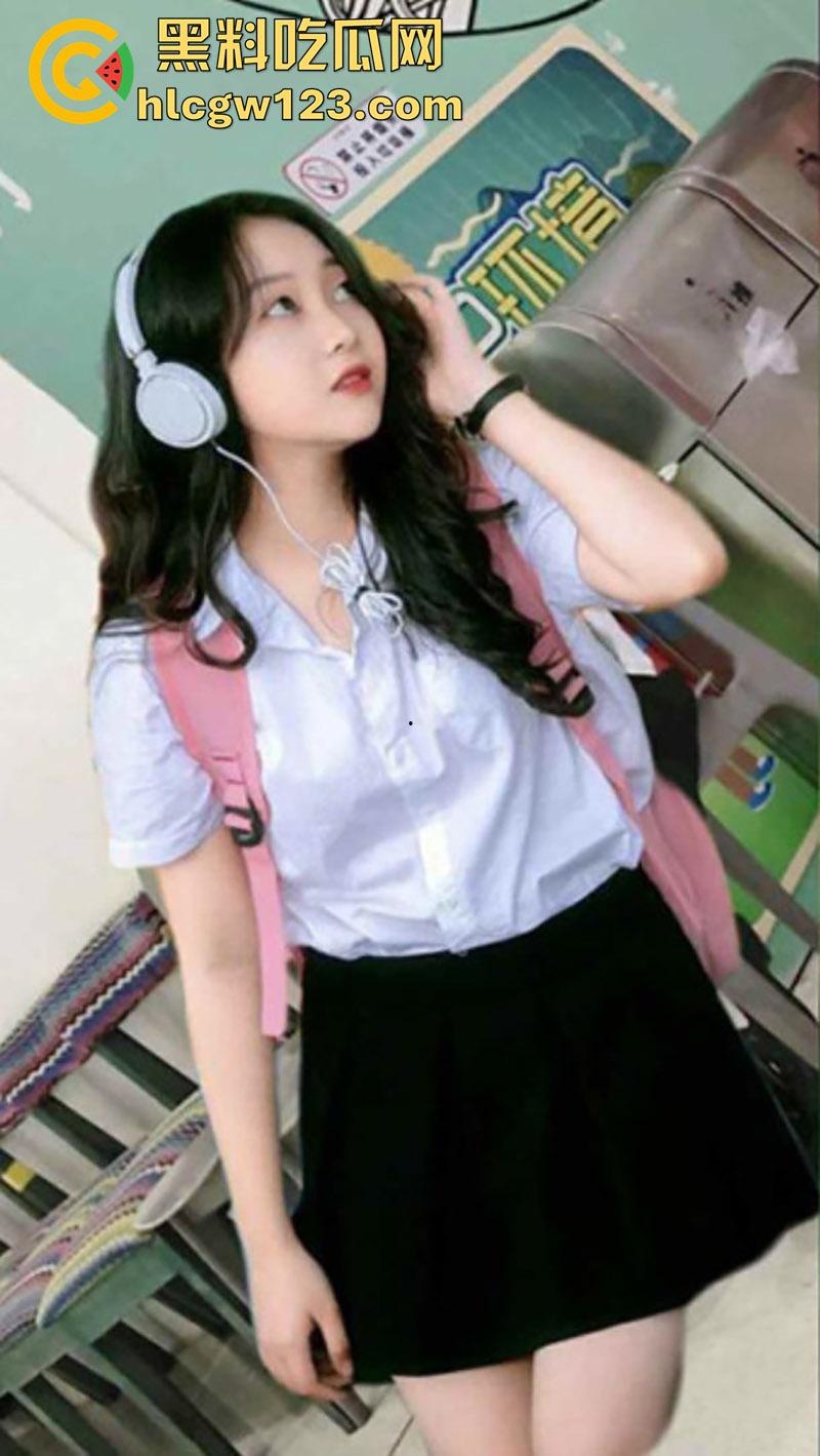 变态父亲偷拍女儿洗澡，大奶长腿翘臀诱人，这女儿发育的可真好，任何姿势操都绝对舒服！