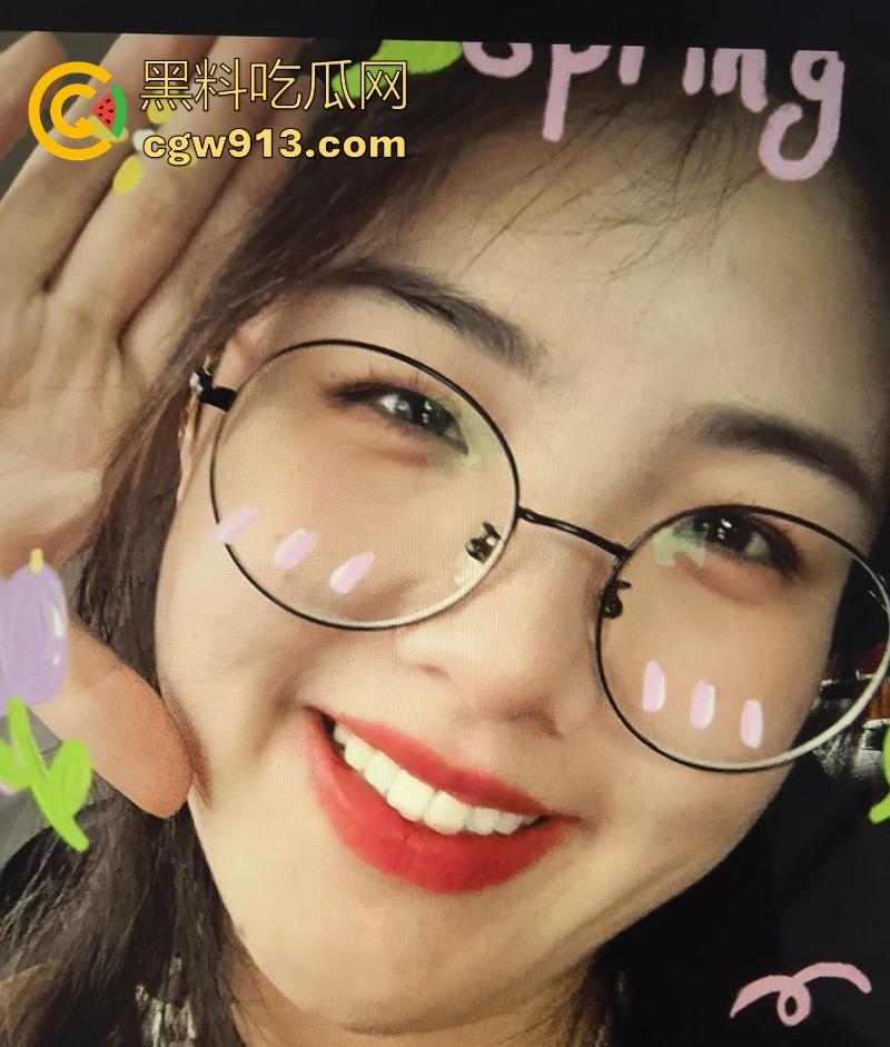 兰州大学极品学妹【林艺菲】化身乖母狗被男友调教，道具挑逗狼牙棒打桩后入，淫荡模样与清纯长相天差地别！