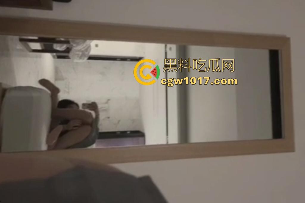 韩国顶级网红模特沦为财阀玩物,被纹身男后入开档肉丝,B紧还要擦润滑剂喷汁,像吃葡萄一样舔男人乳头!