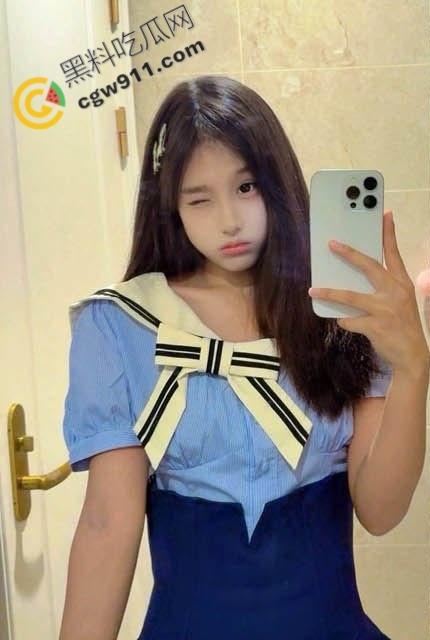 海角大神与妹妹乱伦新作：电梯里妹妹小吊带瑟睡衣诱人至极，使劲揉搓后入猛插，浪叫不停！